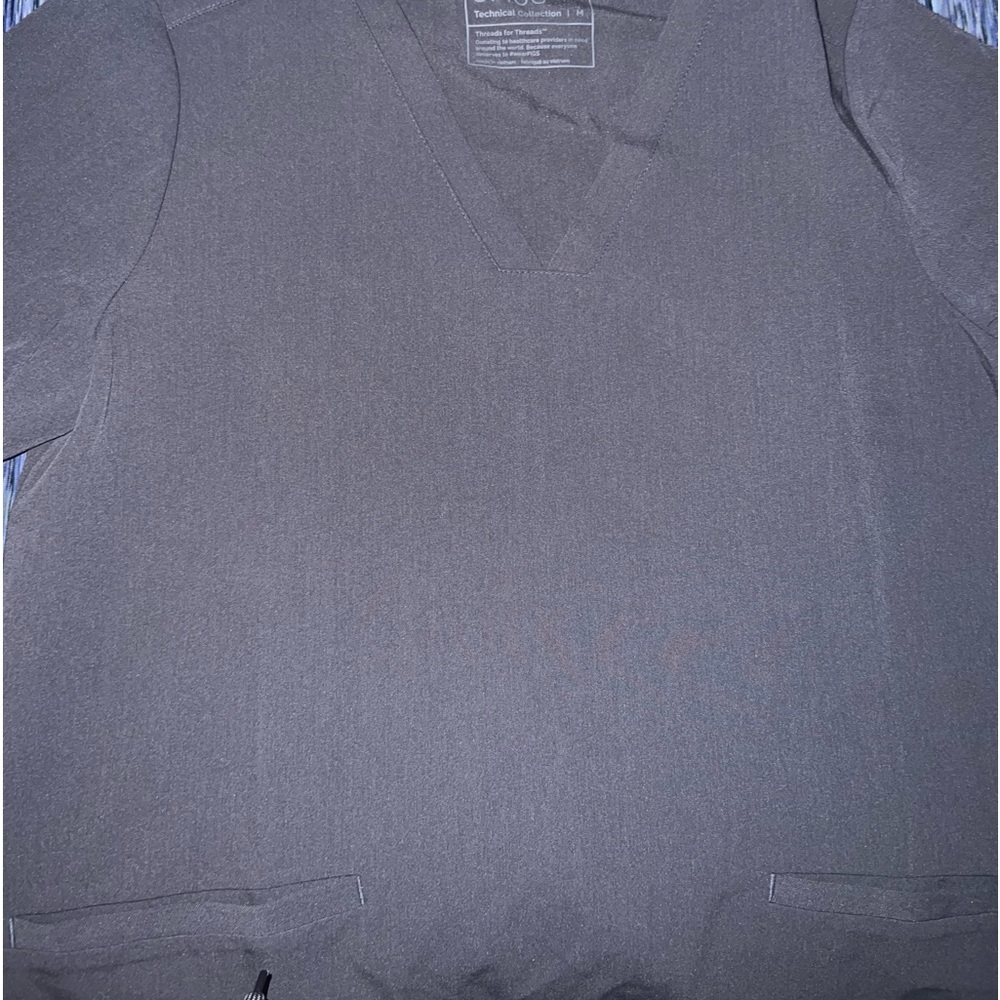Figs - Two Pocket Scrub Top